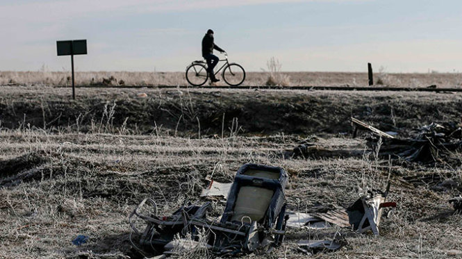 Thấy mảnh vỡ nghi của tên lửa Nga tại hiện trường MH17