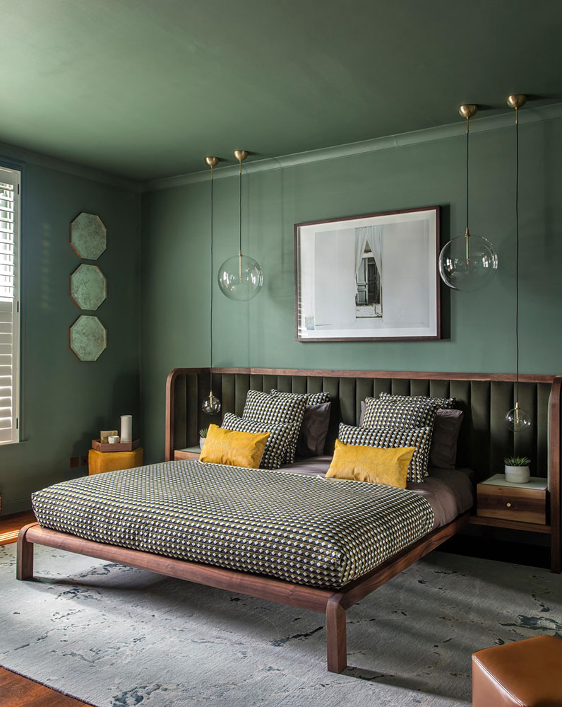 Màu xanh làm nền cho những mẫu nội thất nổi bật như giường
