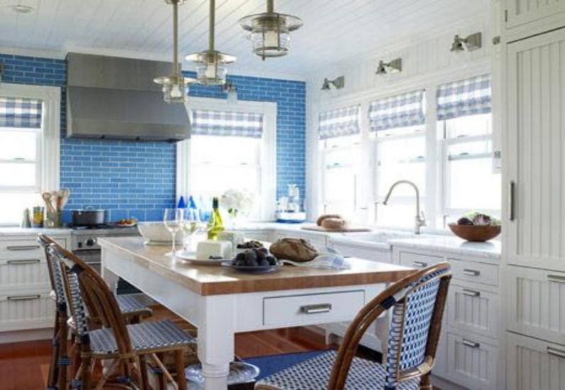 Mẫu thiết kế phòng bếp xanh biển tối ưu diện tích
