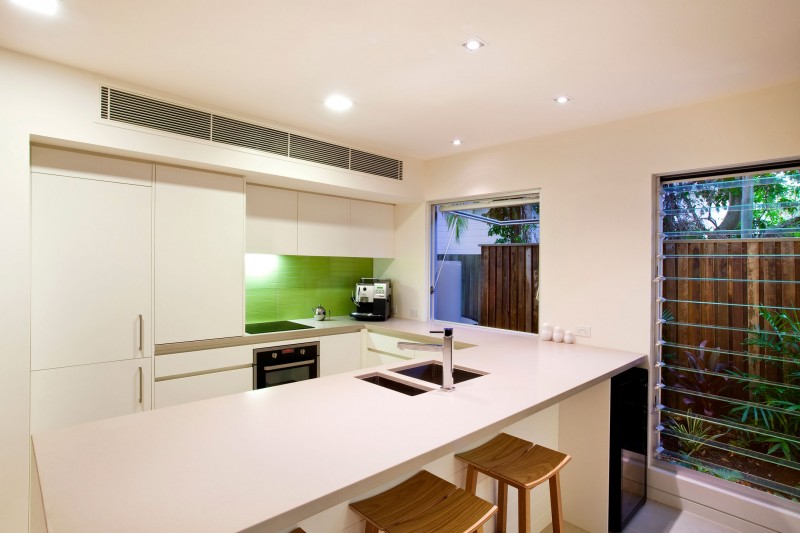Không gian phòng bếp ưu tiên sử dụng với tone màu trắng làm màu sắc chủ đạo