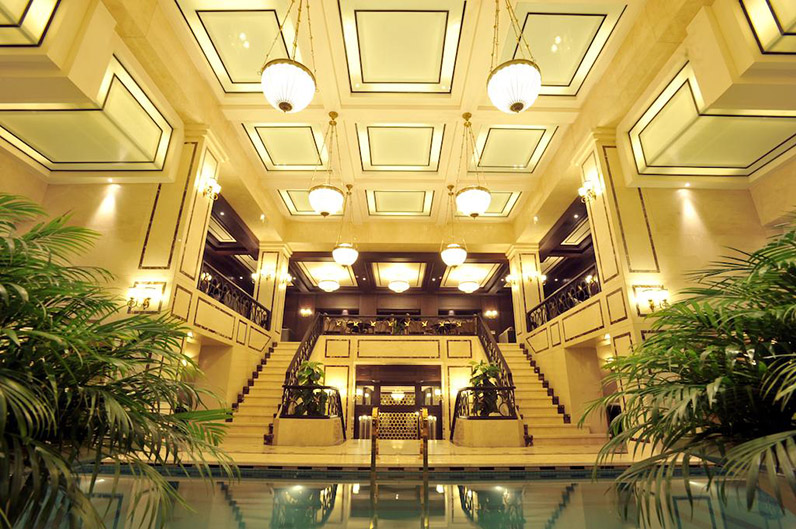 Bể bơi khách sạn Edora
