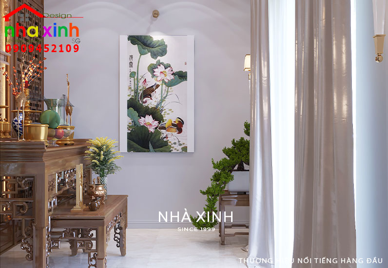 Không gian phòng thờ được tạo điểm nhấn với phần tranh treo