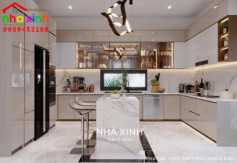 Mẫu nhà bếp đẹp nổi bật với hệ tủ bếp thông minh với sự kết hợp hài hòa về màu sắc