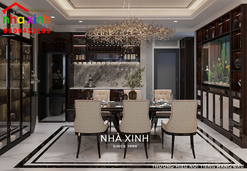 Bàn ăn lớn được đặt giữa phòng ăn