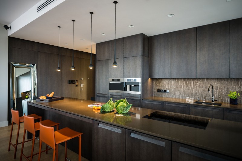 Thiết kế nội thất căn hộ chung cư với phòng bếp tiện nghi hiện đại