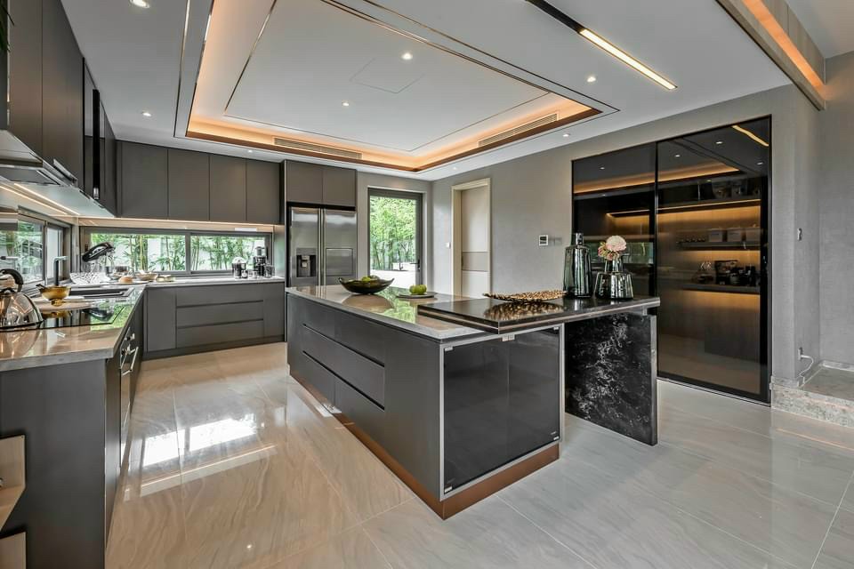 Phòng bếp được thiết kế tích hợp hệ tủ bếp tiện nghi