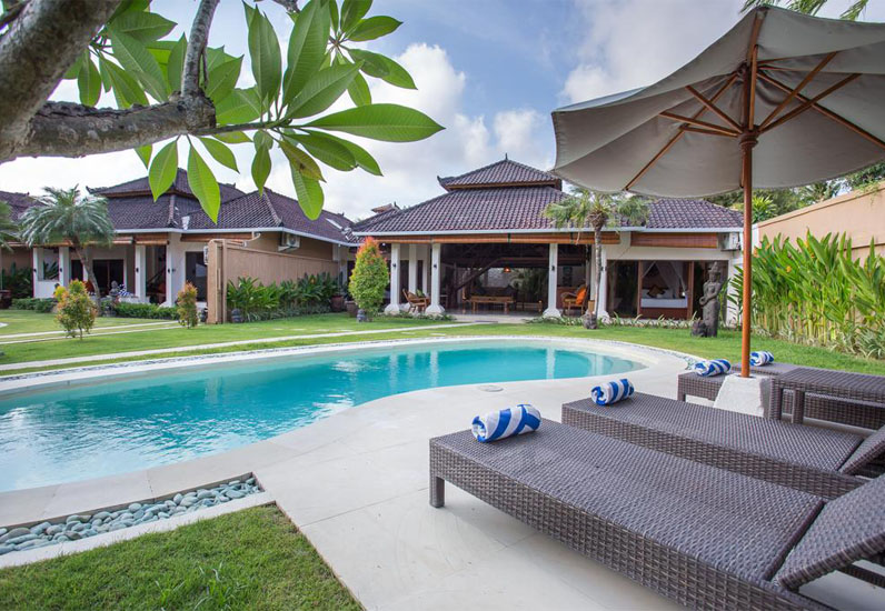 Sân vườn nghỉ dưỡng resort Nha Trang