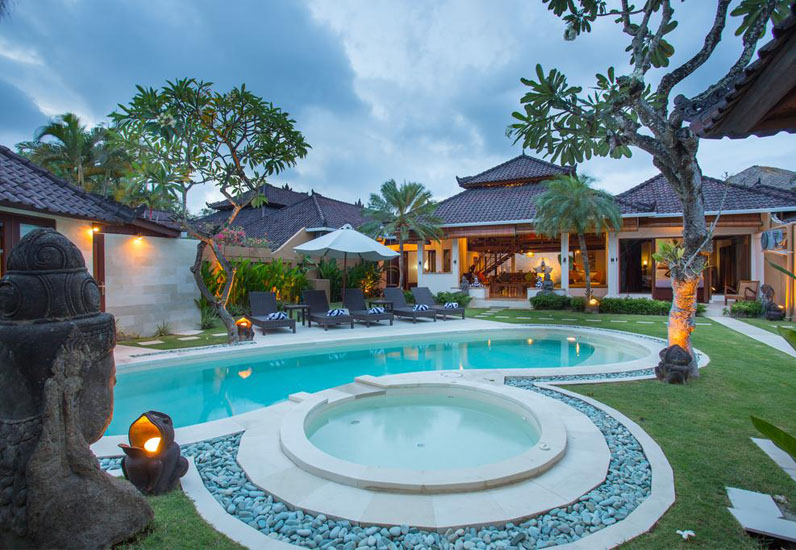 Sân vườn nghỉ dưỡng resort Nha Trang